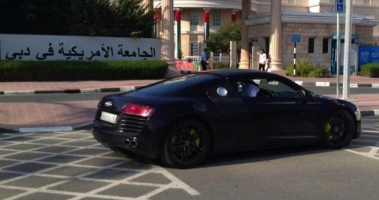 سيارات الطلاب في الجامعة الأميركية في دبي تنسيك معارض السيارات